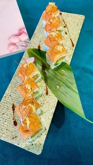 Spicy salmon roll
